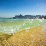 107356485-ri-rio-de-janeiro-rj-18-06-2024-mar-do-rio-com-aguas-cristalinas-praia-de-ipanema.-foto.jp_.jpeg