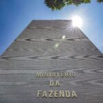 108463081-brasilia-df-11-10-2023-predio-do-ministerio-da-fazenda-na-esplanada-dos-ministerios-em.jpg