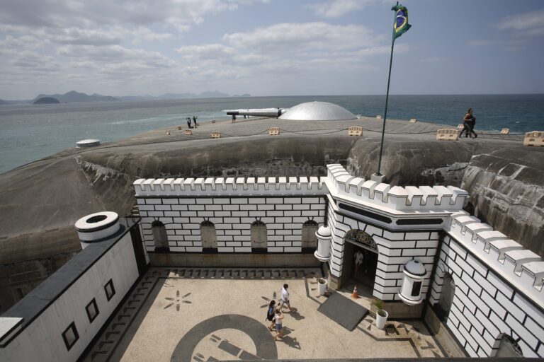 108519372-rs-rio-de-janeiro-rj-18-09-2024-forte-de-copacabana-completa-110-anos-com-sua-arquitetura.jpeg