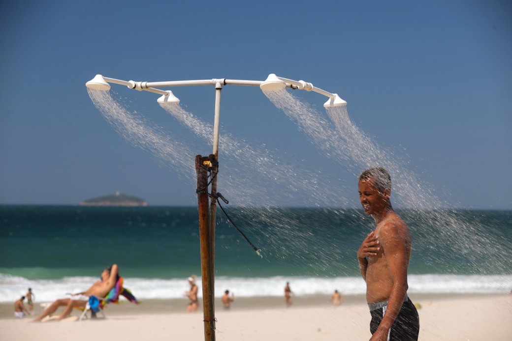 112286515-ri-rio-09-09-2025-calor-de-38-degc-e-rajadas-de-ventos-fortes-acima-de-70-km-h-marcam-a-te.jpeg