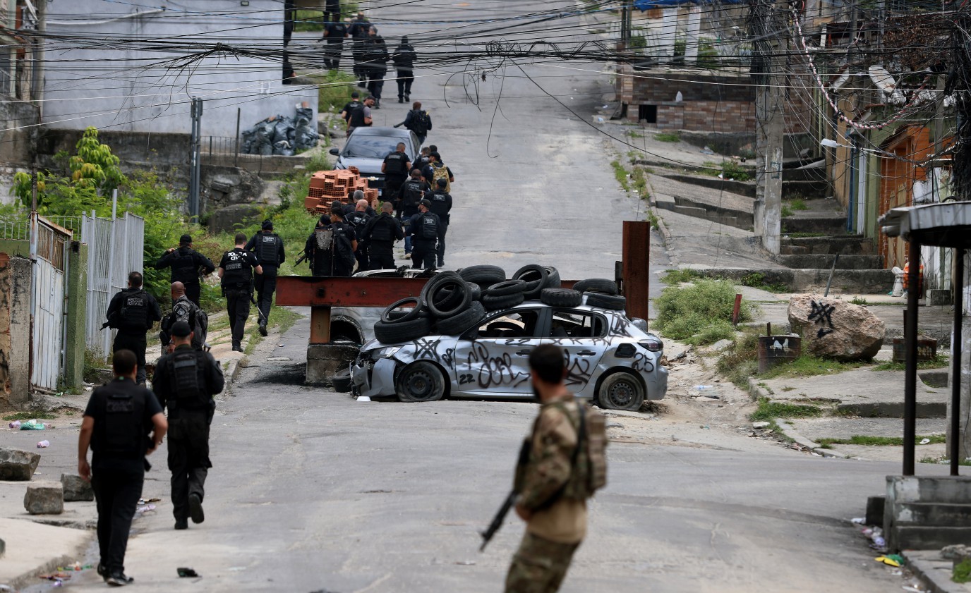 112842152-ri-rio-de-janeiro-rj-28-10-2025-mega-operacao-policial-nos-complexos-do-alemao-e-pen-1-.jp_.jpeg