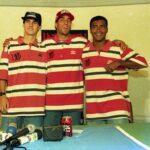 112974872-26071995-futebol-rj-flamengo-savio-edmundo-e-romario.-hipolito-pereira-agenc.jpg