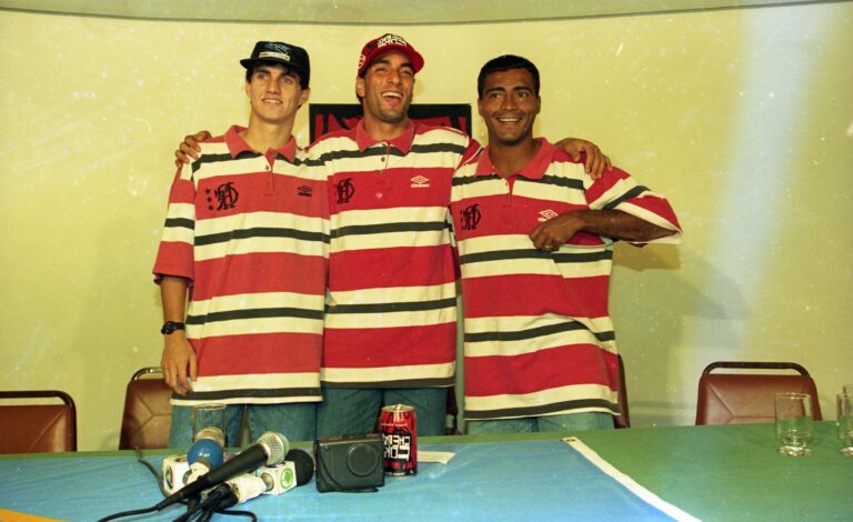 112974872-26071995-futebol-rj-flamengo-savio-edmundo-e-romario.-hipolito-pereira-agenc.jpg