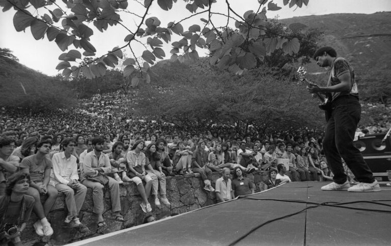 113153411-rio-de-janeiro-rj-07-09-1986-stanley-jordan-musico-free-jazz-festival-show-no-parque-d.jpg