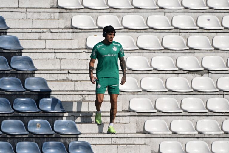 113154288-palmeiras-paraguayan-defender-gustavo-gomez-attends-a-training-session-on-the-eve-of-the.j.jpeg