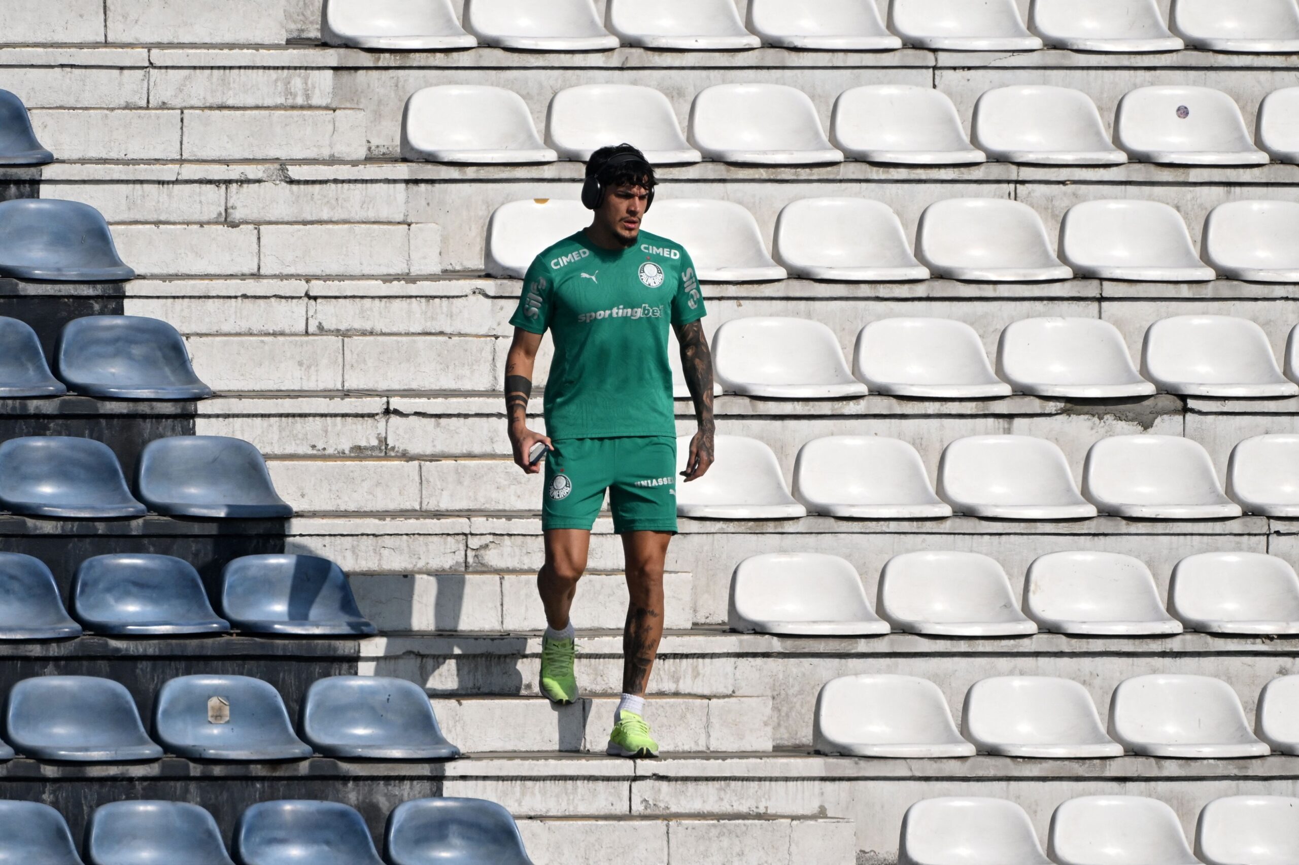113154288-palmeiras-paraguayan-defender-gustavo-gomez-attends-a-training-session-on-the-eve-of-the.j.jpeg
