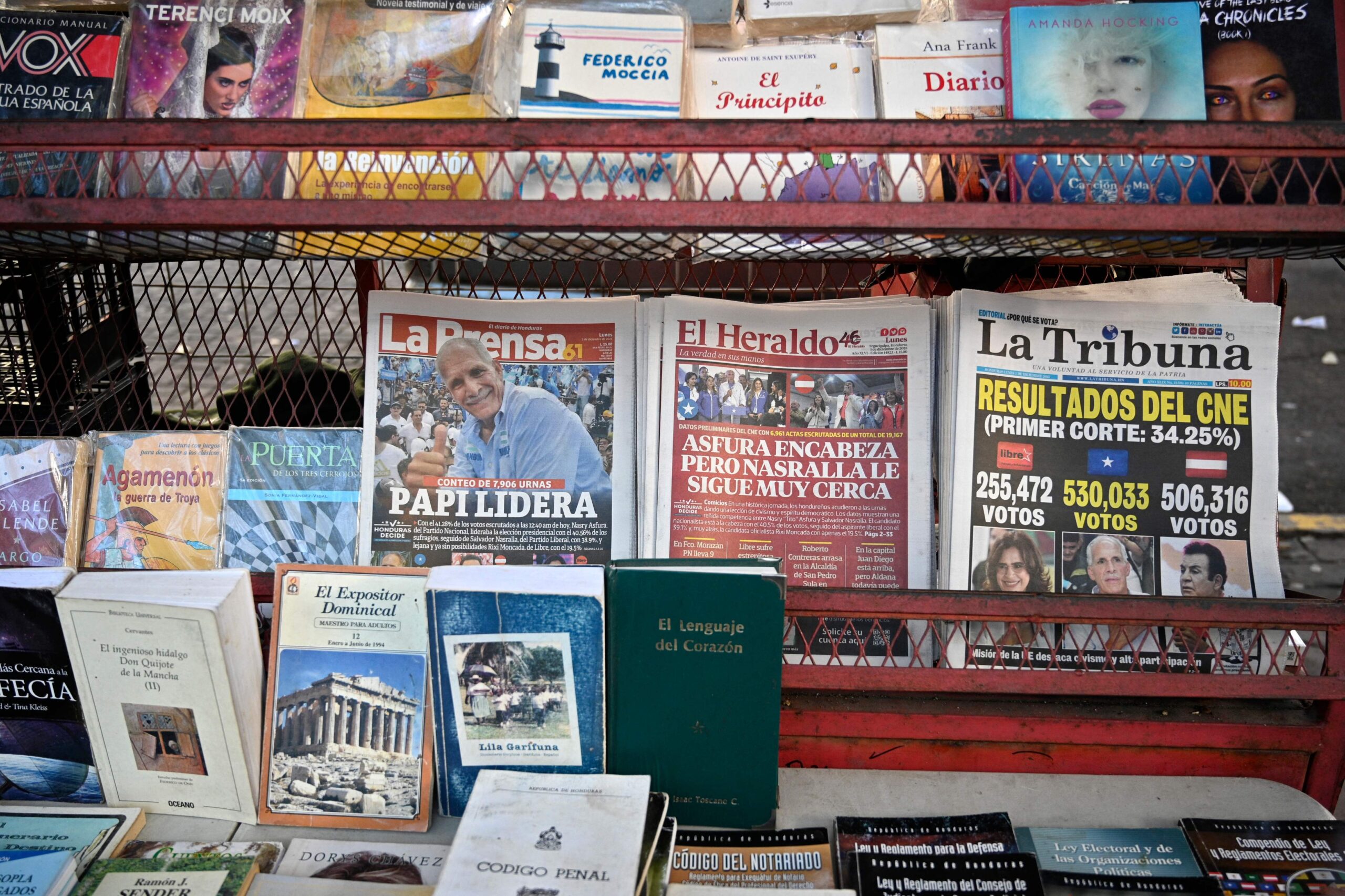 113179631-view-of-a-kiosk-showing-the-front-pages-of-newspapers-in-tegucigalpa-on-december-1-2025-th.jpeg