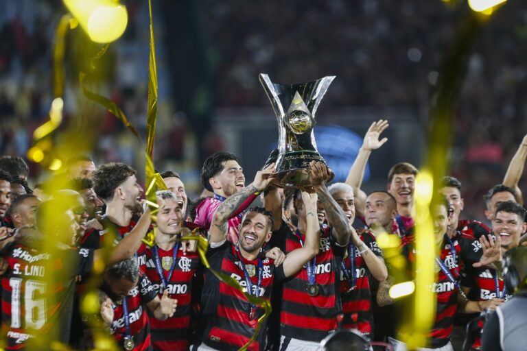 113203232-rio-de-janeiro-rj-03-12-2025-esporte-futebol-campeonato-brasileiro-2025-flamengo-e.jpg