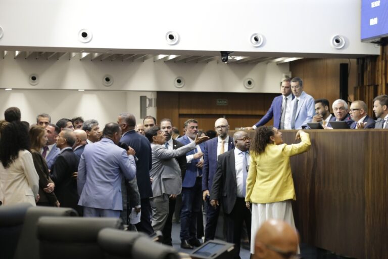 113256111-08-12-2025-rio-de-janeiro-rj-deputados-votam-projeto-de-resolucao-aprovado-na-c.jpg