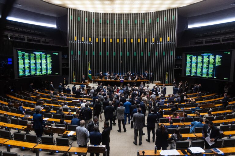 113265957-pa-brasilia-df-09-12-2025-plenario-da-camara-dos-deputados-com-o-presidente-hugo-motta-n.j.jpeg