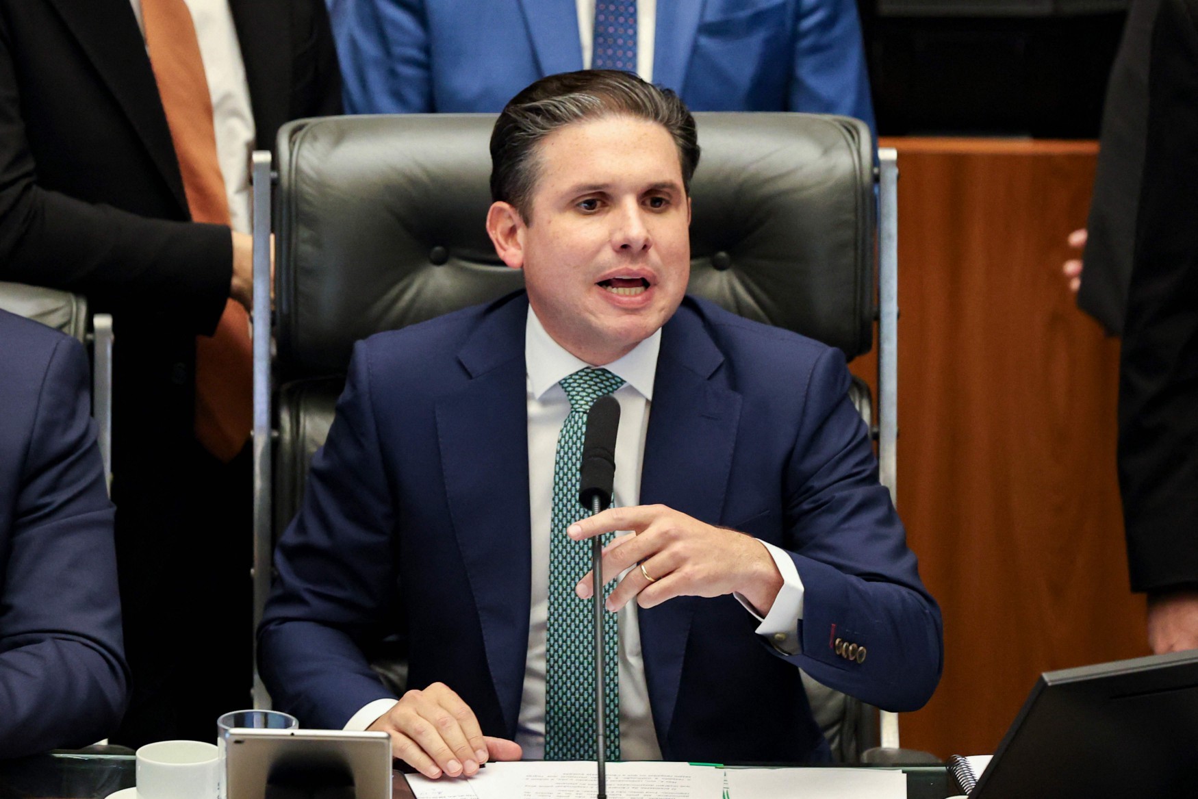 113266834-brazils-chamber-of-deputies-speaker-hugo-motta-speaks-during-a-plenary-session-on-a-b.jpg