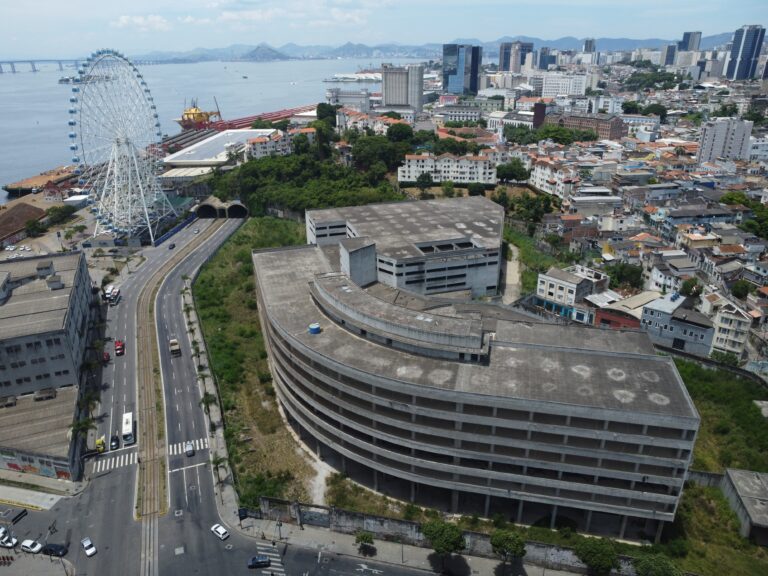 113376371-ri-rio-de-janeiro-rj-23-12-2025-ruinas-contemporaneas-banco-central-no-porto-foto-cust.jpg