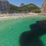 113387410-ri-rio-de-janeiro-rj-26-12-2025-cardume-na-praia-do-leme-foto-joao-gabriel-de-paiva.jpg