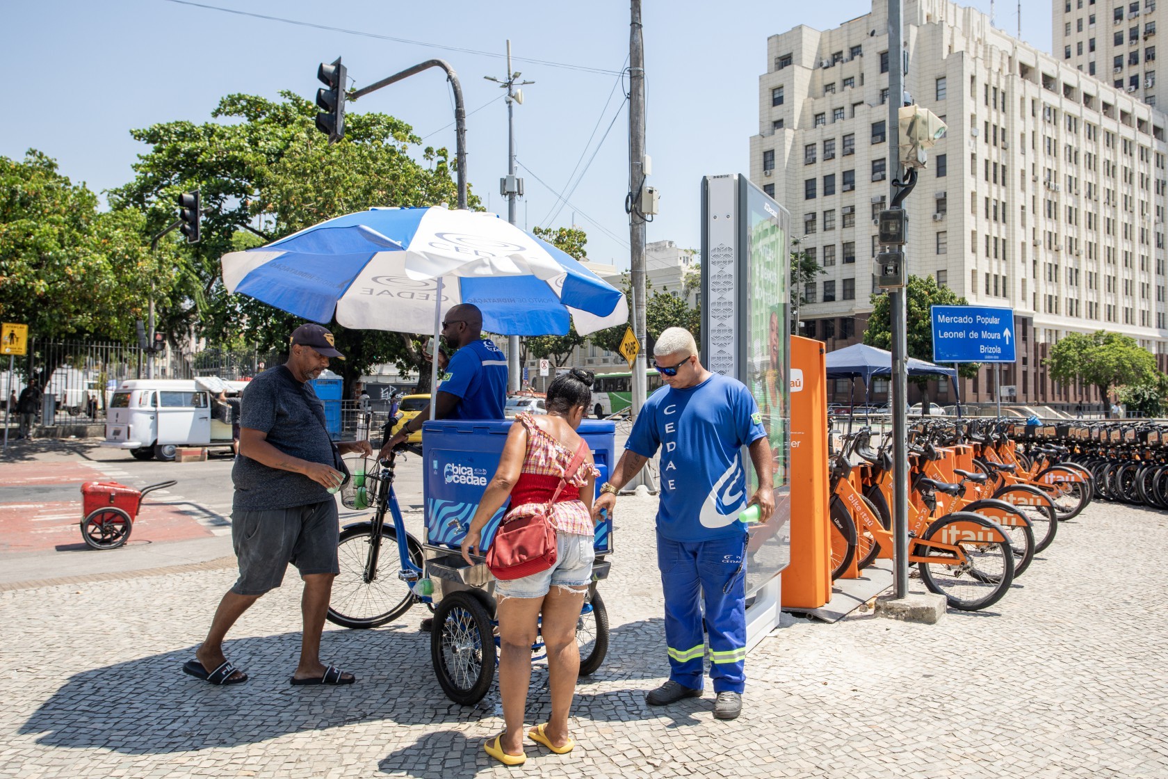 113402162-ri-rio-de-janeiro-rj-29-12-2025-pontos-de-hidratacao-da-cedae-barracas-de-aguadeiro.jpg