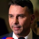 Flávio Bolsonaro has worst performance against Lula among right-wing names, study finds