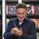 Mikel Santiago: "With a million and a half books sold, that vertigo is still there. I’m not writing to collect a check"