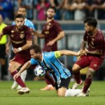 Mano Menezes makes staying at Gremio next season a mystery