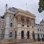 Buenos Aires state officials are demanding the urgent reopening of salary discussions