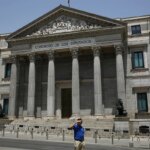 Approval of the constitution drops by 10 points, influenced by the extremism of Sánchez and Abascal