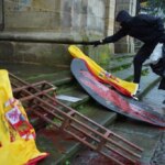 The spoils of Otegi’s puppies against Spain: two flags, a cross, a road sign and the horn of Osborne’s last bull
