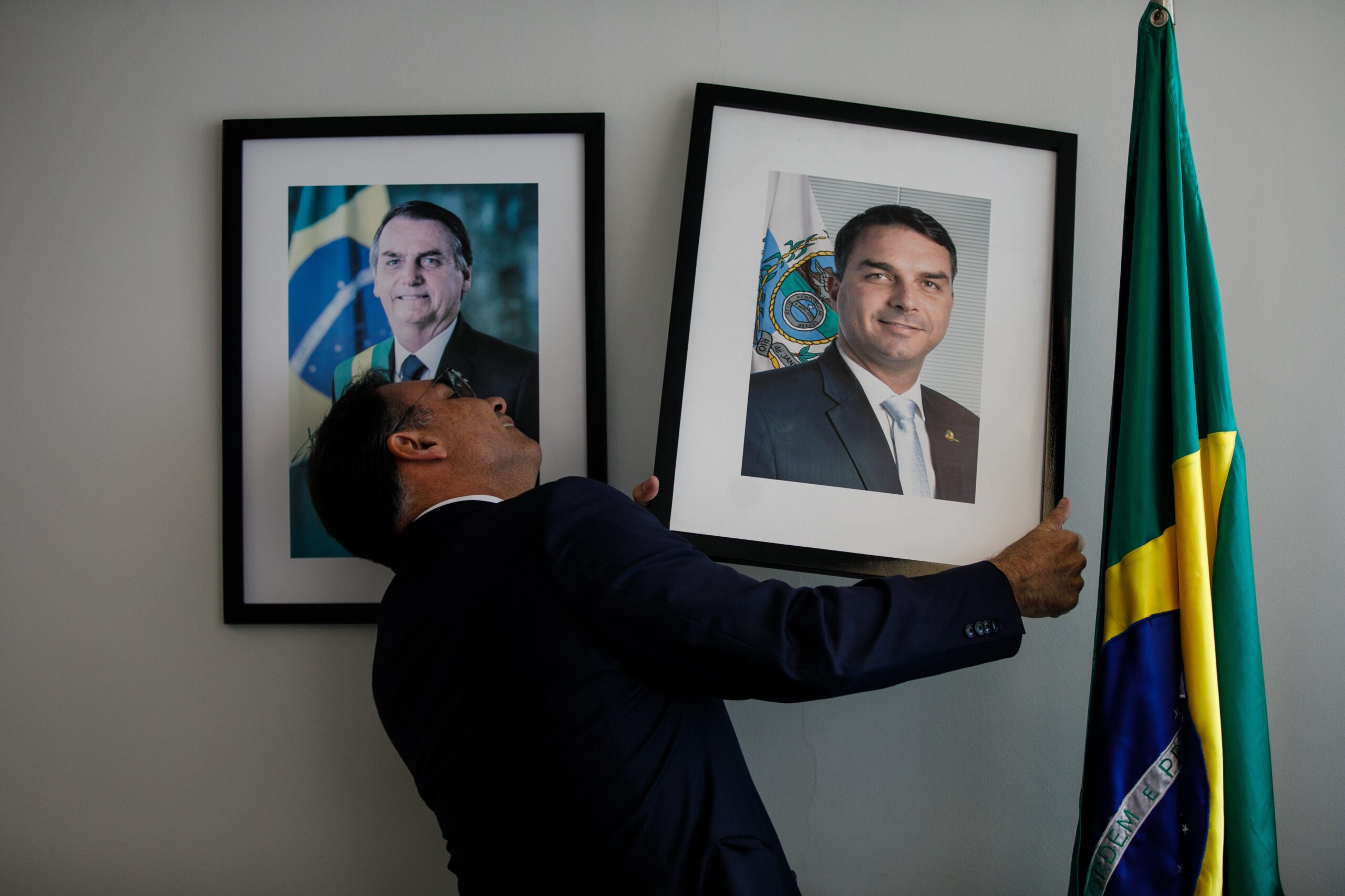 1765296130_110082618-pa-brasilia-df-19-02-2025-entrevista-exclusiva-senador-flavio-bolsonaro-fotografia-bre.jpg