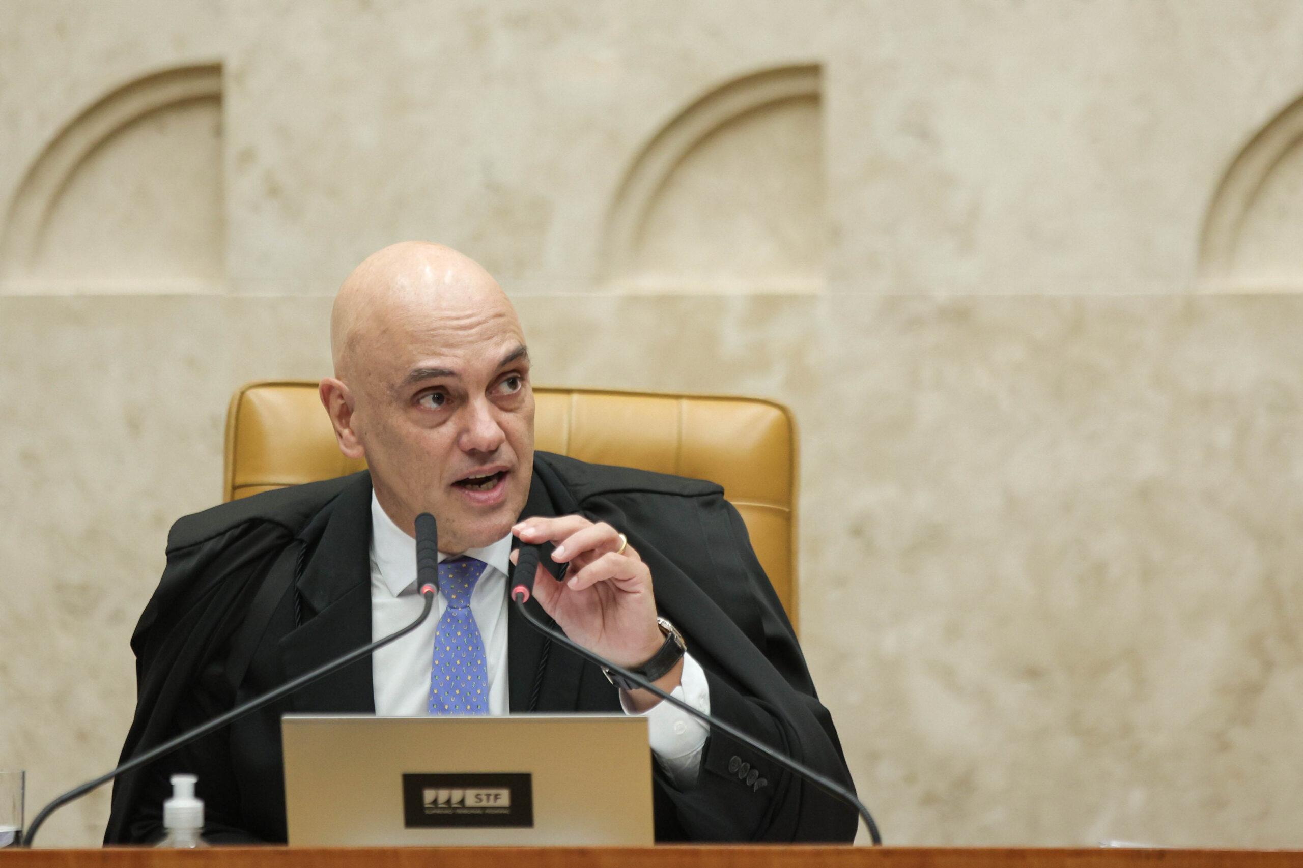 1766526502_Ministro-Alexandre-de-Moraes-preside-pela-primeira-vez-a-sessao-do-Supremo-Tribunal-Federal-STF-Metr.jpeg