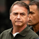 1767160875_Jair-Bolsonaro-deixou-o-Hospital-DF-Star-em-Brasilia-onde-realizou-um-pequeno-procedimento-dermatolo.jpeg