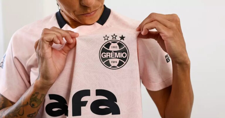 1944733089-gremio-lanca-promocao-da-camisa-rosa-apos-fala-de-abel-braga.jpg