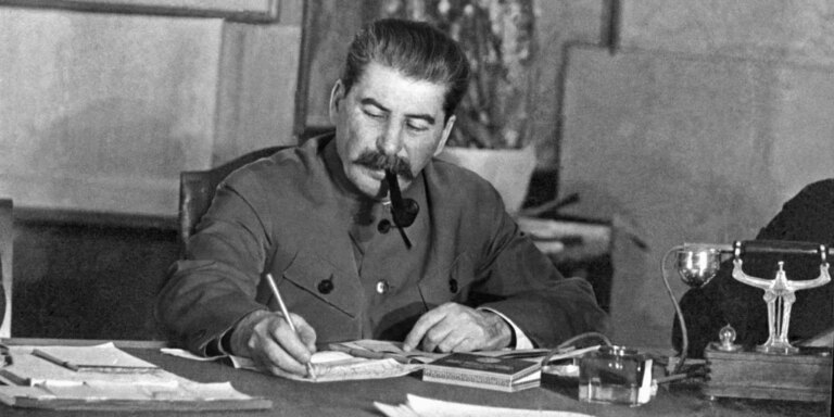 1_Stalin_Bibliteca_1939_ABC-U51236580064CBK-1024x512@diario_abc.jpg