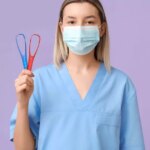 Is it necessary to scrape your tongue daily? See expert opinions