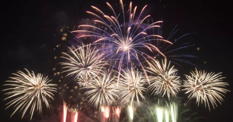 57917064-fogos-de-artificio-artefatos-pirotecnicos.jpg