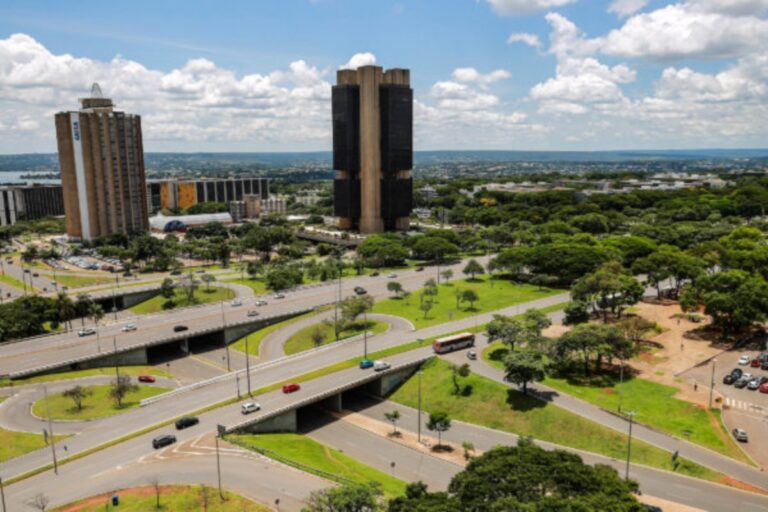 68f070d4-fachada-do-edificio-sede-do-banco-central-do-brasil-em-brasilia-metropoles-4-600x400-1.jpg