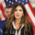 Noem asks Trump to stop the entry of immigrants from certain countries and uses harsh labels: “foreign invaders”