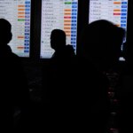 The United States suspends immigration applications from countries on the travel ban list