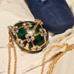 They have recovered an €18,000 Fabergé necklace that was swallowed by a man during a robbery in New Zealand