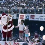 71376128-rio-de-janeiro-rj-07-12-1980-natal-chegada-de-papai-noel-no-maracana-em-evento-organi.jpg