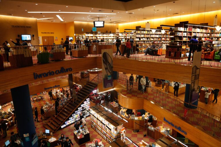 77261172-sc-sao-paulo-sp-10-06-2018-paulista-corredor-cultural-na-foto-conjunto-nacional-livraria-cu.jpeg