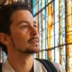 Sebastian Vega reveals the worst kiss of his career and admits: “Acting kisses are very bad.”