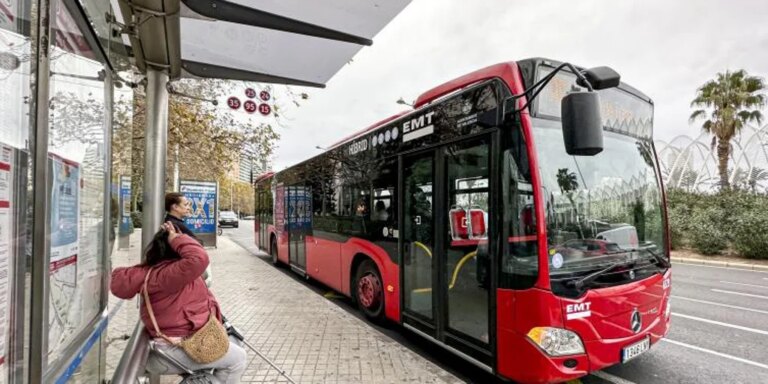 AUTOBUS-EMT_20251223160457-U05681612612Yco-1024x512@diario_abc.JPG