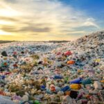 Climate makes plastic more dangerous (by Mariana Caminha)