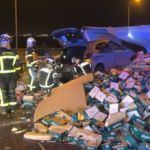 A trailer loaded with 20 tons of beer overturned in Getafe and is being investigated into a subsequent fatal accident.