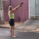 With the gun in hand, a resident attacks the thief and stops the robbery