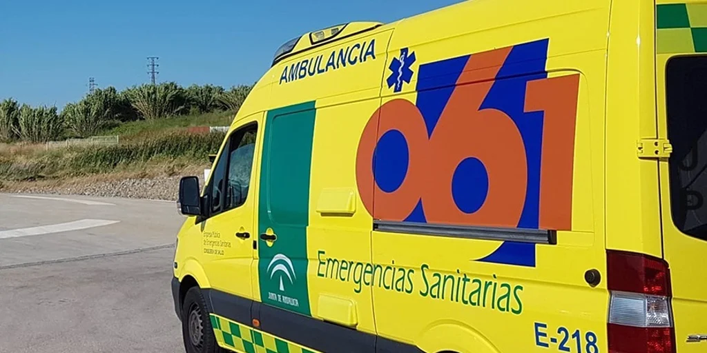 EuropaPress_6990743_ambulancia_centro_emergencias_sanitarias_061-U03340225437gxX-1024x512@diario_abc.webp