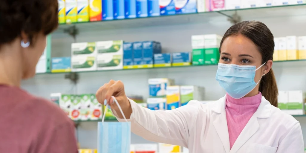 EuropaPress_7163700_nota_prensa_demanda_mascarillas_dispara_385_farmacias_pleno_repunte_gripe-U85165.webp