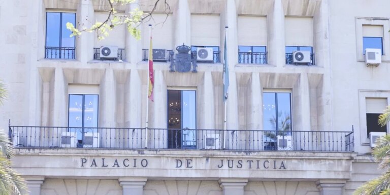 Fachada-Audiencia-Sevilla-U53562863331jmo-1024x512@diario_abc.jpg