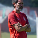 Eduardo Dominguez, coach of Estudiantes, and the promissory note he must pay against Gimnasia in the semi-final match of the final tournament