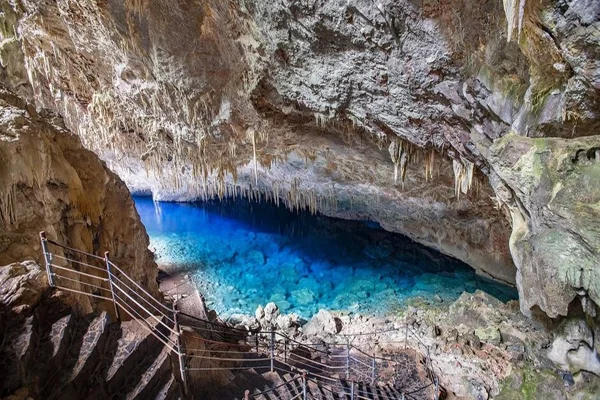 Gruta-do-Lago-Azul-monumento-Natural-em-Bonito-MS.jpg