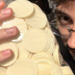 Video: An influencer buys a hosts bag, interacts with the flavor, and raises controversy