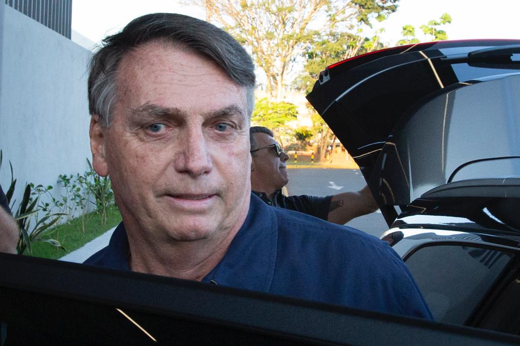 Jair-Bolsonaro-chega-em-BrasiCC81lia-apoCC81s-terceira-cirurgia-para-melhorar-o-funcionamento-do.jpeg