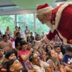 Be Santa Claus for a day and give gifts to children undergoing cancer treatment